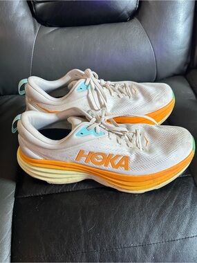 HOKA Bondi 8 running shoes